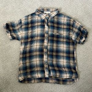 Women’s short sleeve plaid button down